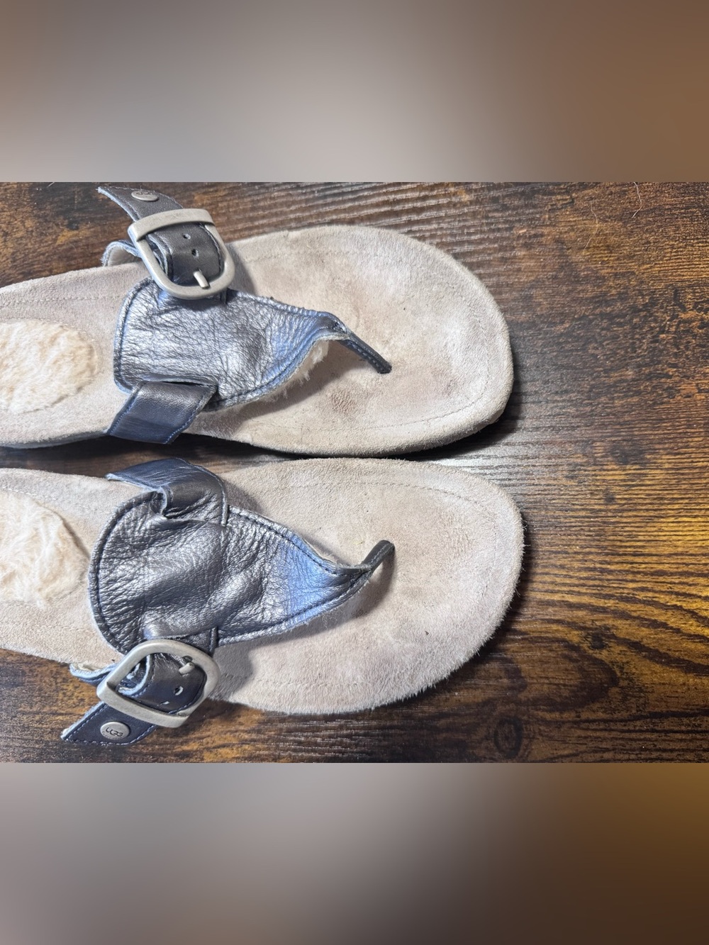 UGG Australia Metallic Gunmetal Leather & Sheepskin Thong Sandals Size 8 - Picture 4 of 11